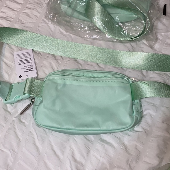 NWT LULULEMON EVERYWHERE BELT BAG MINT MOMENT - Picture 10 of 15